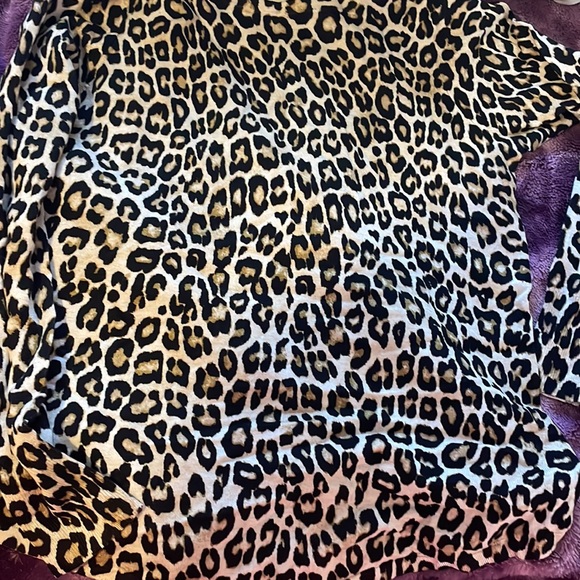 Sweater like new wore once - Picture 3 of 3